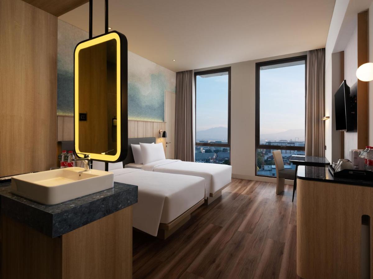 Hotel Santika Pasirkaliki バンドゥン エクステリア 写真