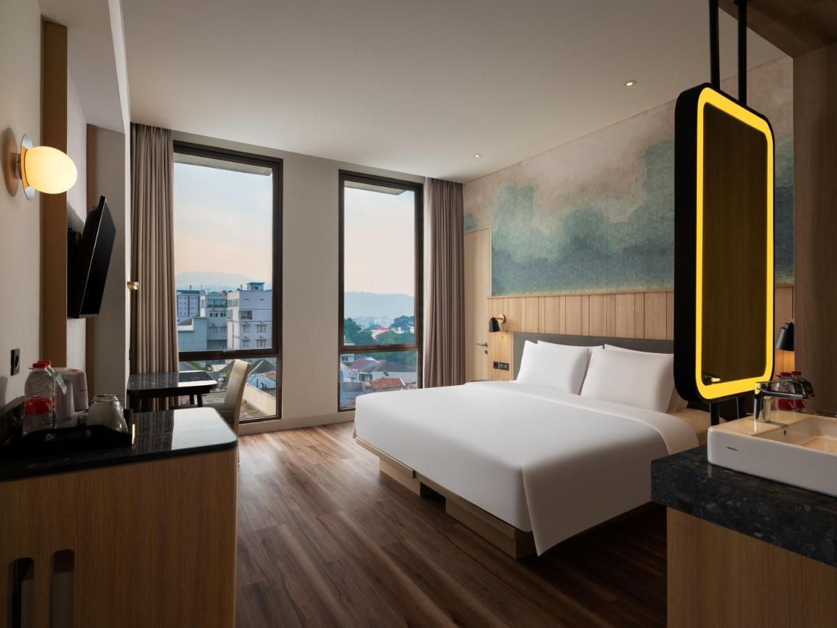 Hotel Santika Pasirkaliki バンドゥン エクステリア 写真