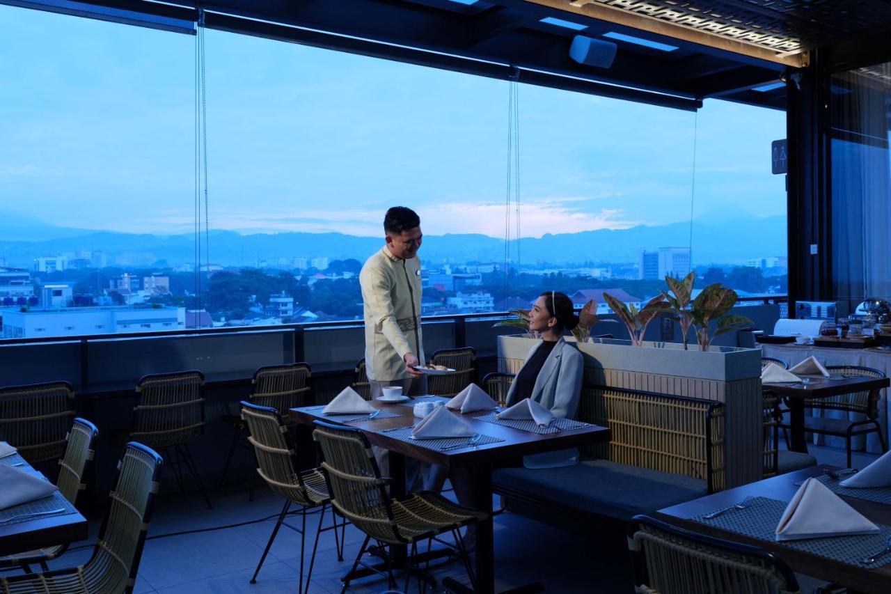 Hotel Santika Pasirkaliki バンドゥン エクステリア 写真
